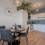 公寓 Karina Apartman *