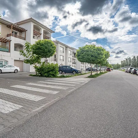Karina Apartman *